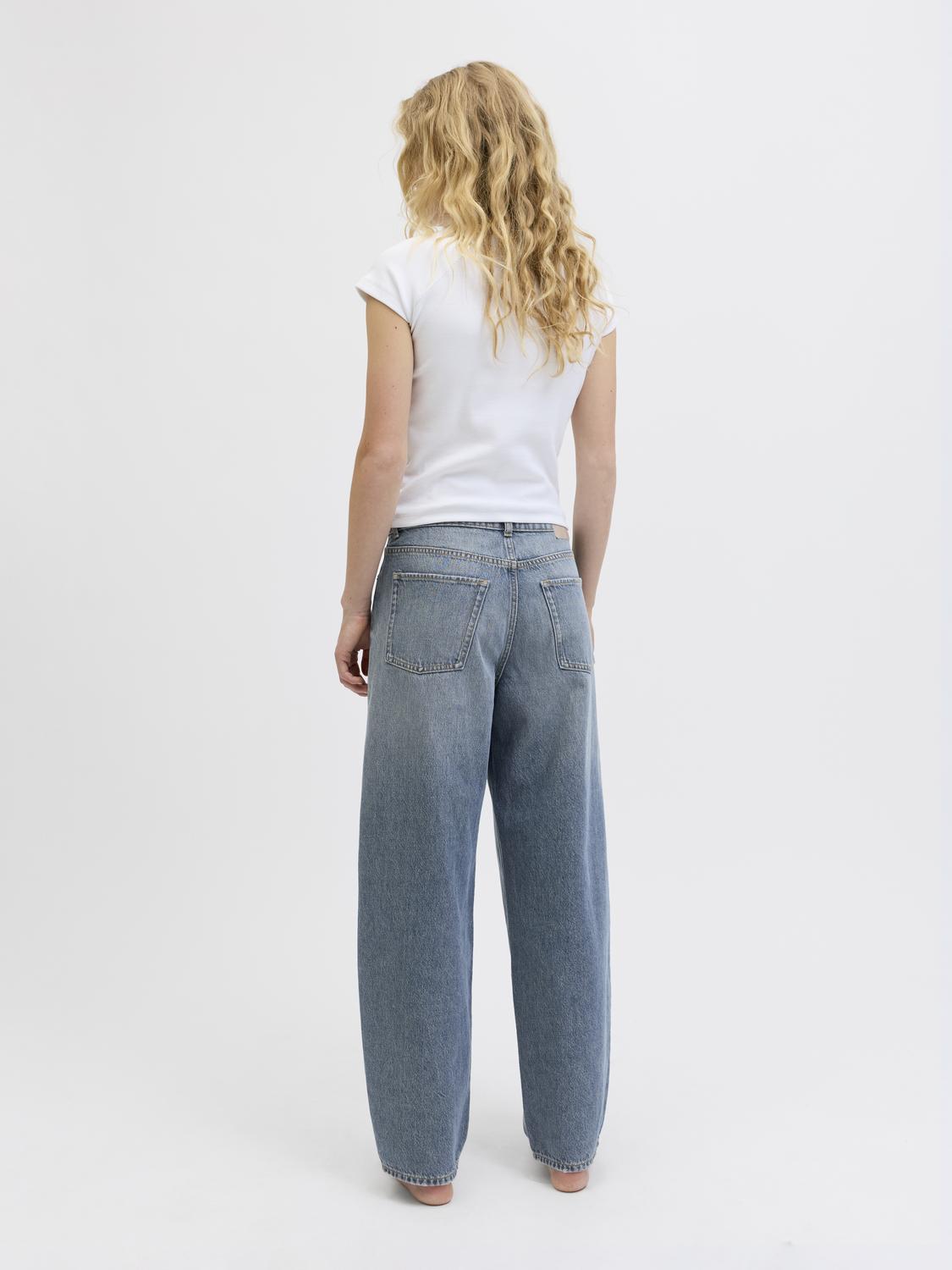 model_shot-back